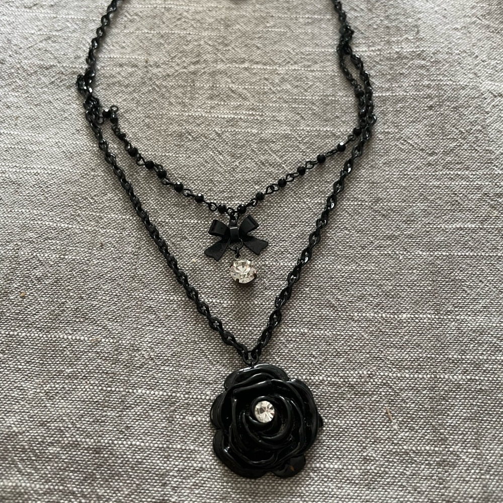 Betsey Johnson necklace - Picture 2 of 8